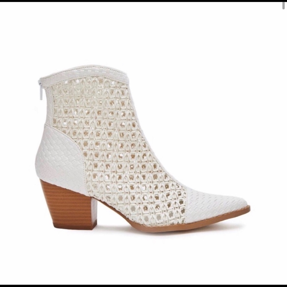 New‼️ Coconut by Matisse Caught Up Woven Booties